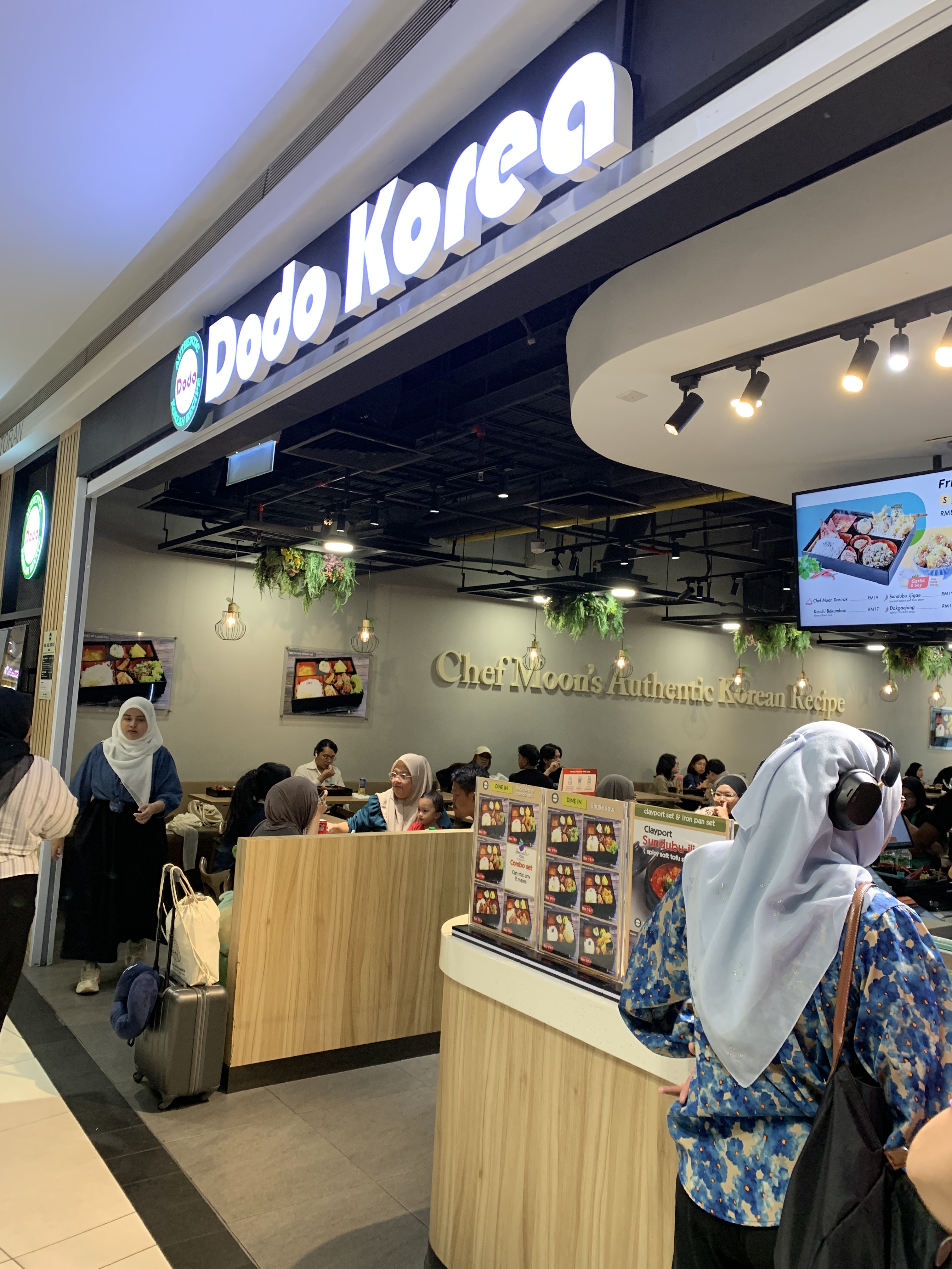 The front of Dodo Korea restaurant