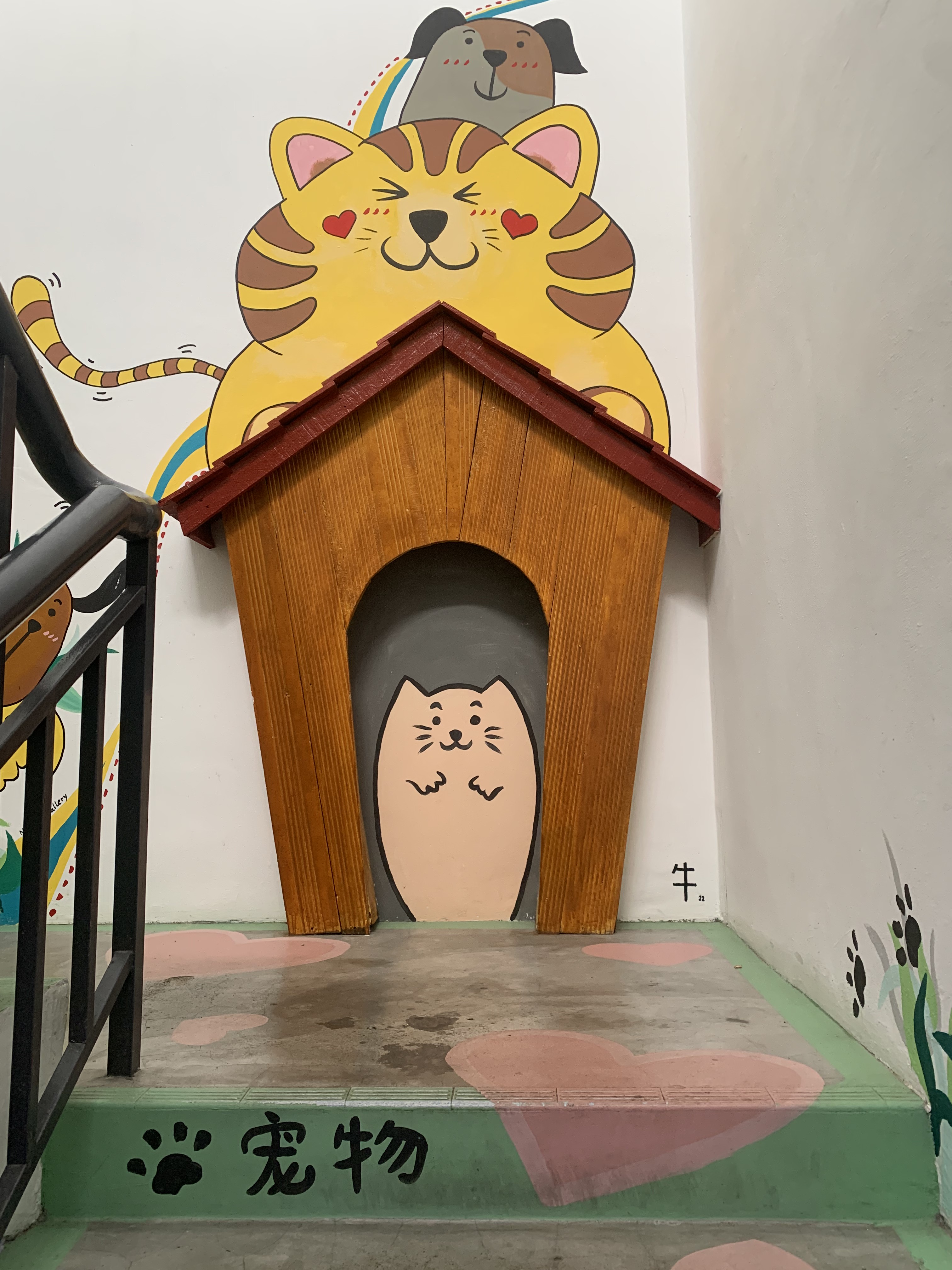 Cute cat mural at the stairs
