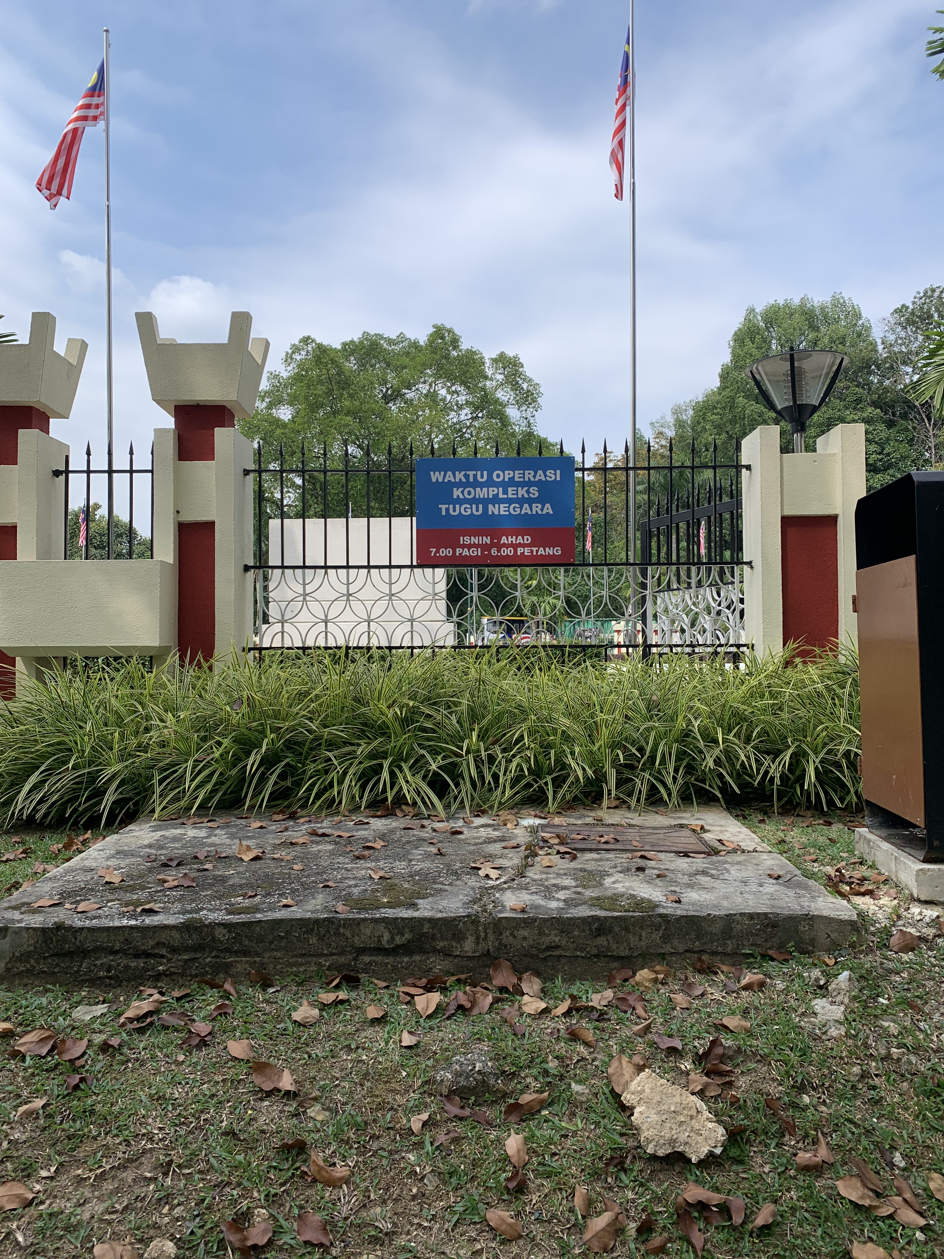 Operation hours sign